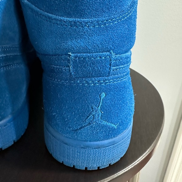 Nike Jordan 1 Retro Blue Suede – Men’s Size 9  Model 332550-404  AUTHENTIC - EUC main image 11